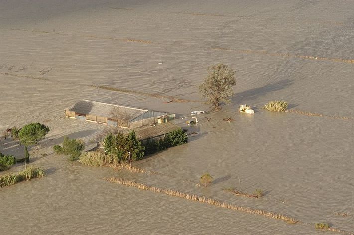 Plaine de la Camargue et mas inondés décembre 2003